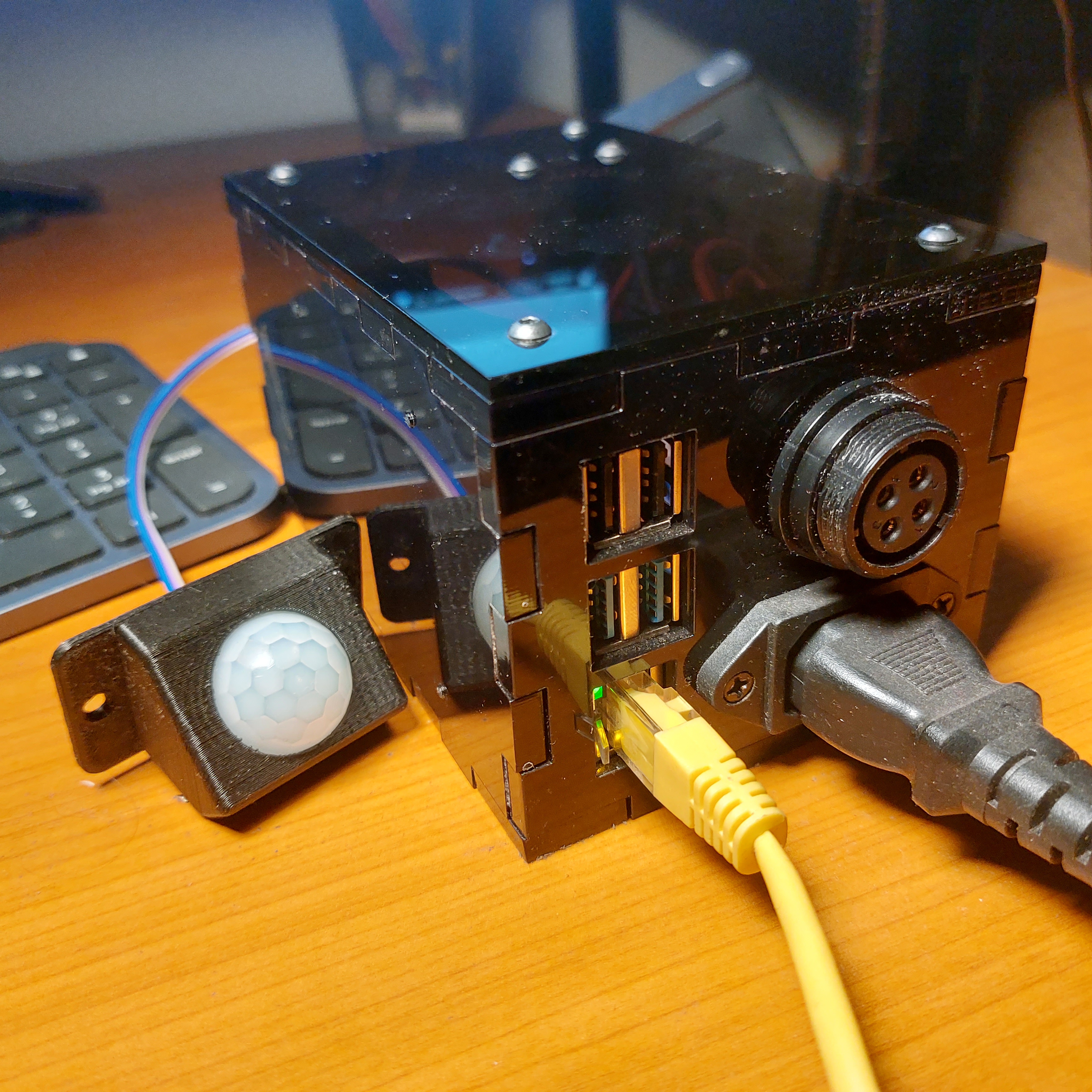 Control Unit with PIR sensor (movement detector)